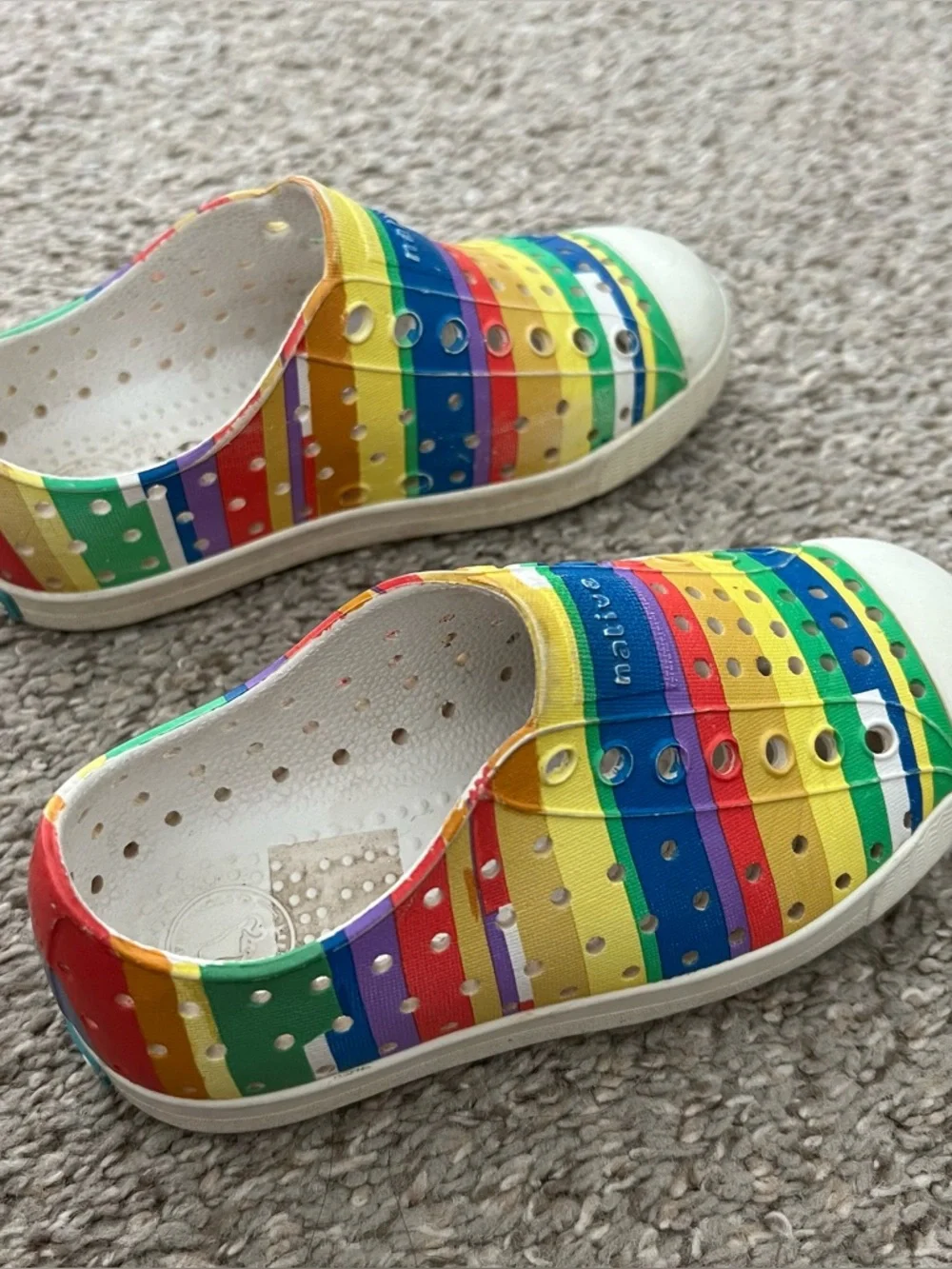 Native Kids Jefferson Slip-On Shoes in Rainbow Stripes Size 10